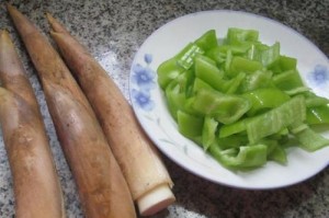 探秘鞭炮笋——一种特殊的农作物（从种植到食用，揭秘鞭炮笋的秘密）