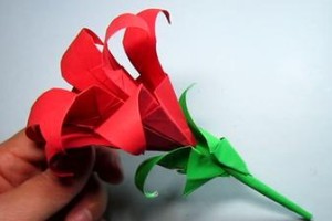 以有茎的百合花为主题的折纸艺术（展示你的创造力与美感，用纸折出精美的百合花饰品）